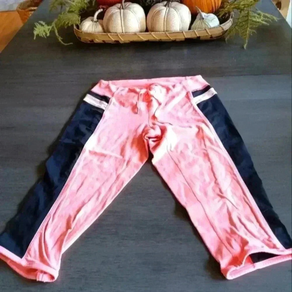Lululemon Crop - Picture 1 of 3